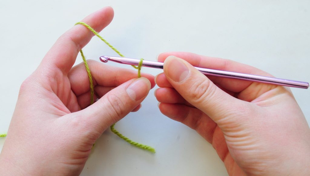 Nea Creates. Crochet basics 3. Pen hold.