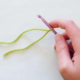 Nea Creates. Crochet basics 2: the slip knot.