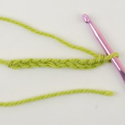 Nea Creates. Crochet basics 4: how to crochet a chain.