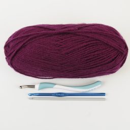 Nea Creates. Crochet basics 1: yarn, hooks, stitch markers and terminology.