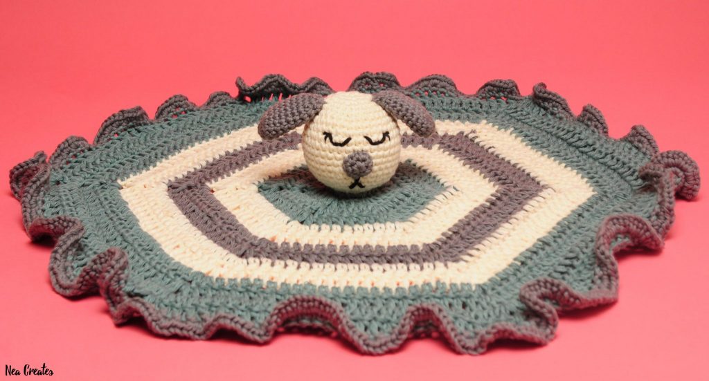 Crochet a super cute Sleepy Puppy Lovey using this free crochet pattern by Nea Creates! The pattern is easy and works up quickly! #freecrochetpattern