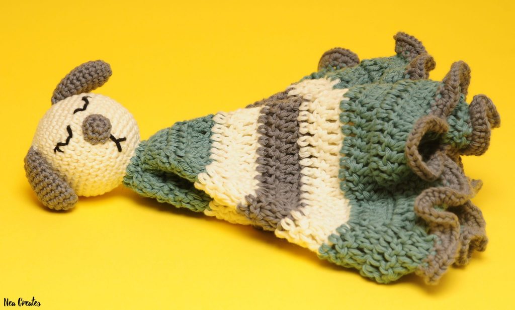 Crochet a super cute Sleepy Puppy Lovey using this free crochet pattern by Nea Creates! The pattern is easy and works up quickly! #freecrochetpattern