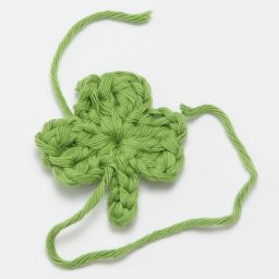 Crochet these super cute Shamrock Appliqués for Saint Patrick's Day using this quick and easy FREE crochet pattern! #shamrock #crochetshamrock #freecrochetpattern