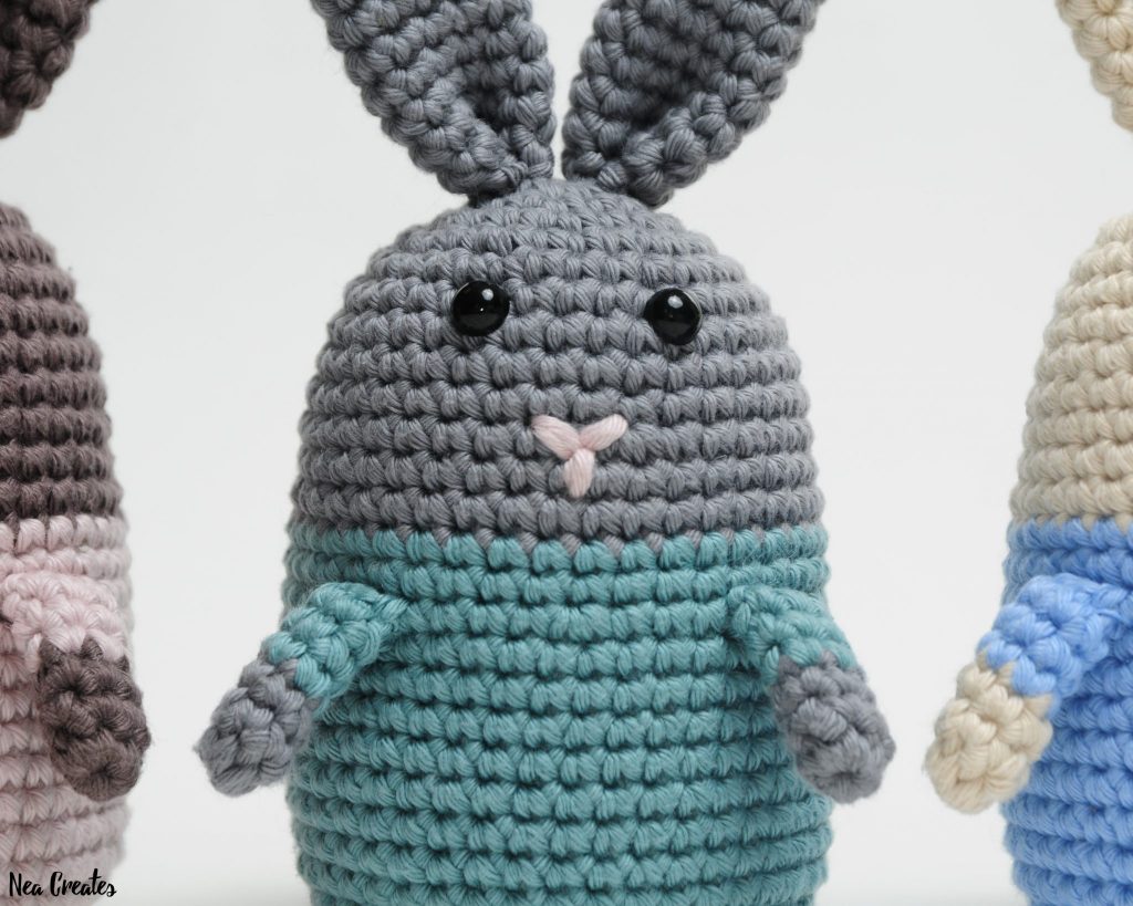 Crochet Emma the Easter Bunny using this FREE amigurumi pattern! Easy written pattern with photos. #freecrochetpattern #freeamigurumipattern #crochetpattern