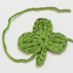 Crochet these super cute Clover Appliqués for Saint Patrick's Day using this quick and easy FREE crochet pattern! #fourleafclover #crochetclover #crochetfourleafclover #freecrochetpattern