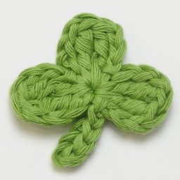 Crochet these super cute Clover Appliqués for Saint Patrick's Day using this quick and easy FREE crochet pattern! #fourleafclover #crochetclover #crochetfourleafclover #freecrochetpattern