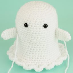 Crochet Boo the Ghost using this FREE amigurumi pattern! Easy difficulty free crochet pattern and he's so cute, rattling his (crochet) chains! #freecrochetpattern | Nea Creates