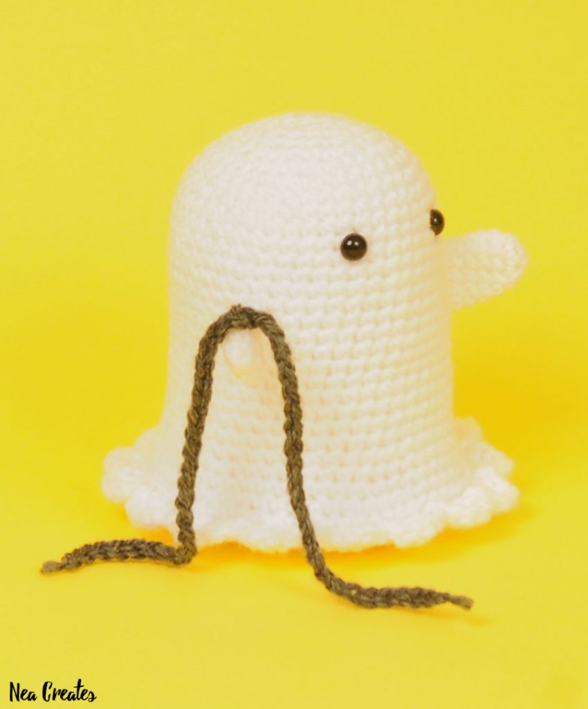 Crochet Boo the Ghost using this FREE amigurumi pattern! Easy difficulty free crochet pattern and he's so cute, rattling his (crochet) chains! #freecrochetpattern | Nea Creates