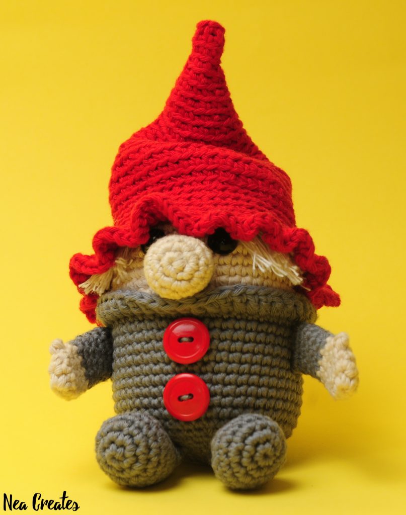 Crochet Gustav the Gnome for Christmas using this FREE amigurumi pattern! Easy/intermediate free crochet pattern, and he's so cute, with or without his hat!