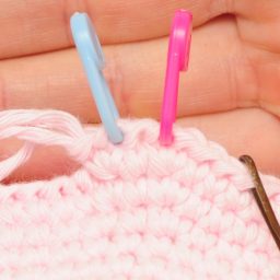 Piper the Pig, free crochet pattern. Crochet a super cute pig using this FREE amigurumi pattern! #freeamigurumipattern #freecrochetpattern #piperthepig
